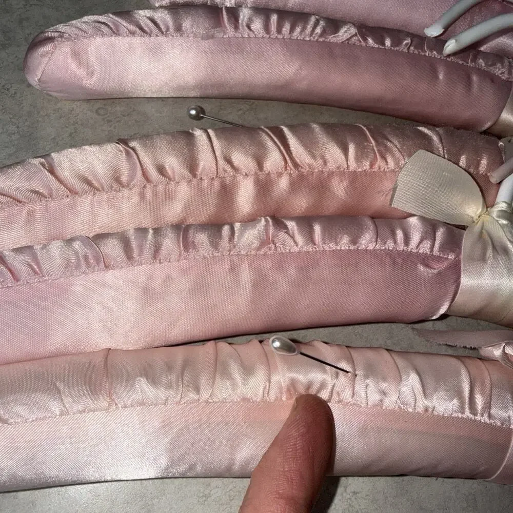 Vintage Hangers Satin Padded Boudoir Boutique Closet Set of 20 Fancy Pink Purple